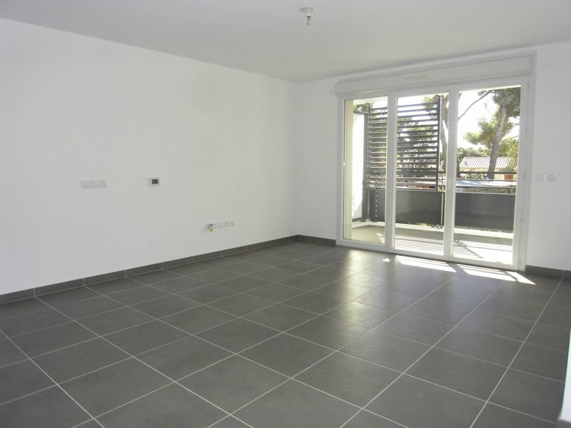 séjour lumineux A louer Appartement 3 pièces avec terrasse + garage double Les accates 13011 Marseille