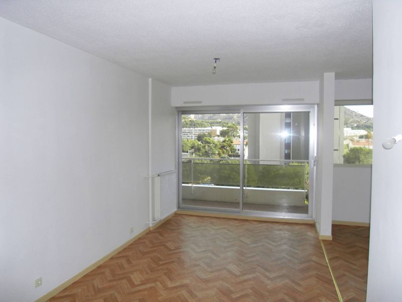 A la location 13010 MARSEILLE Appartement T5/6 de 94 m² avec terrasse