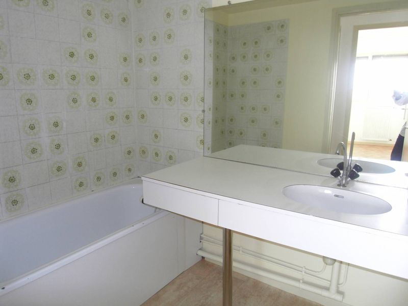 A la location 13010 MARSEILLE Appartement T5/6 de 94 m² avec terrasse