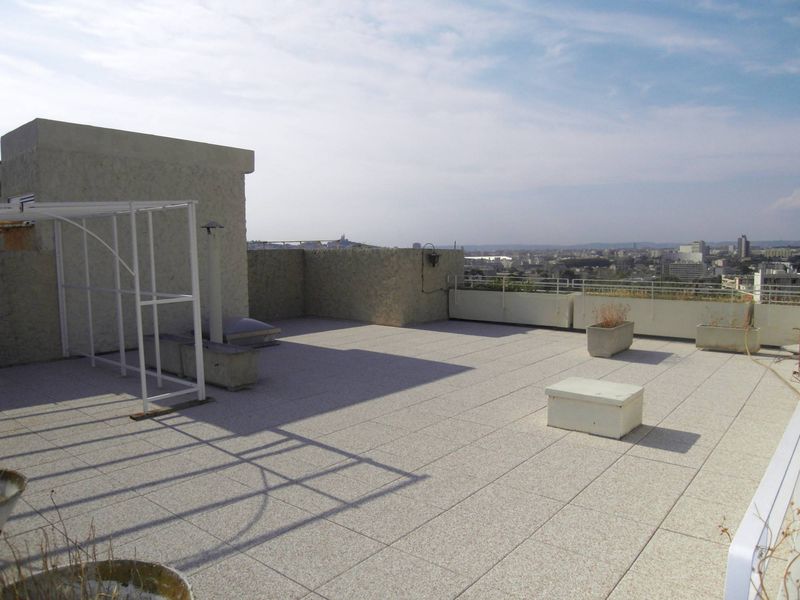 A la location 13010 MARSEILLE Appartement T5/6 de 94 m² avec terrasse