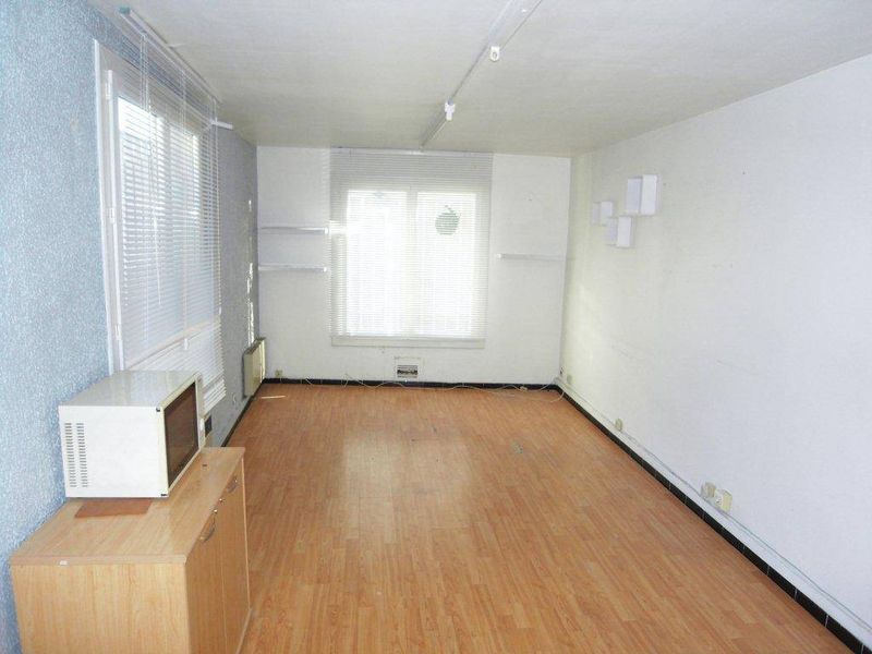 Local entrepôt avec bureau à louer à St Barnabé 13012 Marseille