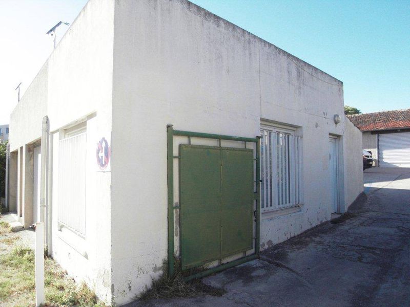 Local entrepôt avec bureau à louer à St Barnabé 13012 Marseille