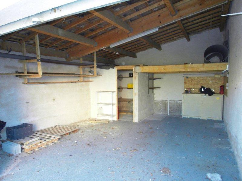 Local entrepôt avec bureau à louer à St Barnabé 13012 Marseille