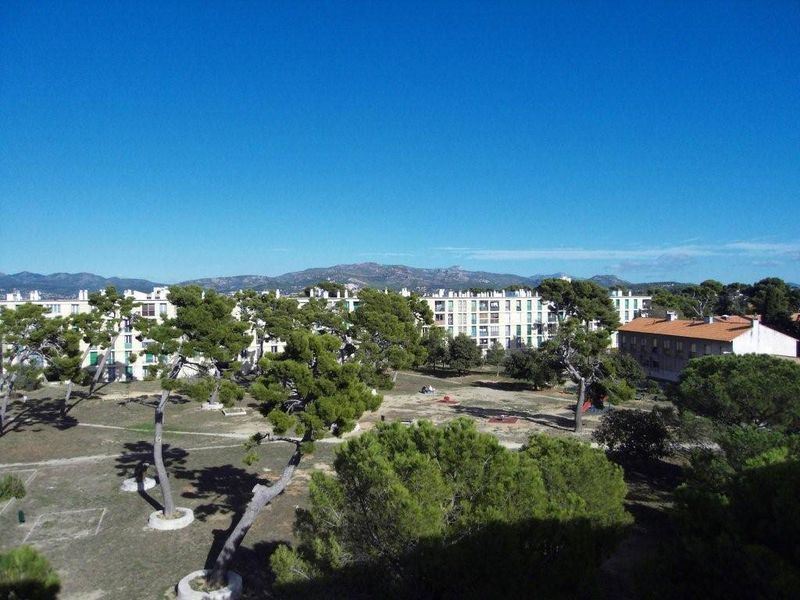 vue A louer appartement 3 pièces de 55 m² avec 2 chambres Bois Lemaitre 13012 Marseille