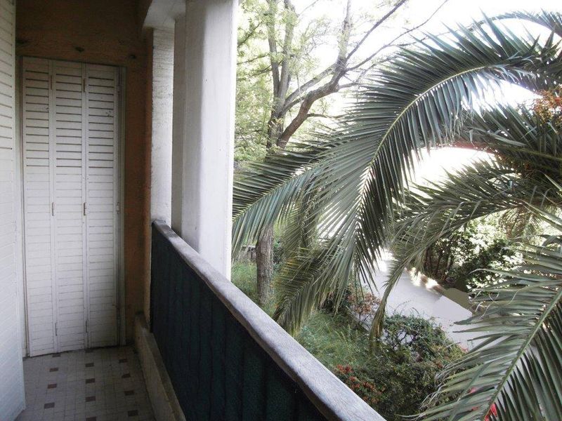 balcon avec appartement 3 pièces à louer proches des commodités 13012 Marseille