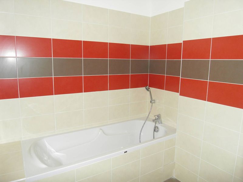 salle de bain A louer Maison de ville 5 pièces avec jardin et garage - Quartier des Caillols 13012 Marseille