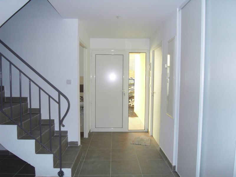 dégagement à la location maison de ville de 111 m² avec 4 chambres jardin et garage caillols 13012 Marseille