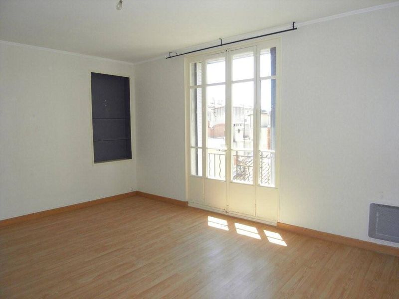 Location grand T3 13006 Marseille