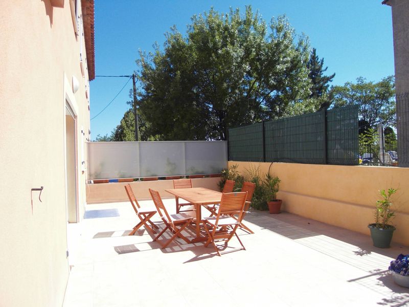 Si cette maison 4 chambres à louer  sur le secteur de plan de cuques vous interresse, contactez l'agence immobilière situé au 13012 Marseille  au 04.91.34.30.00