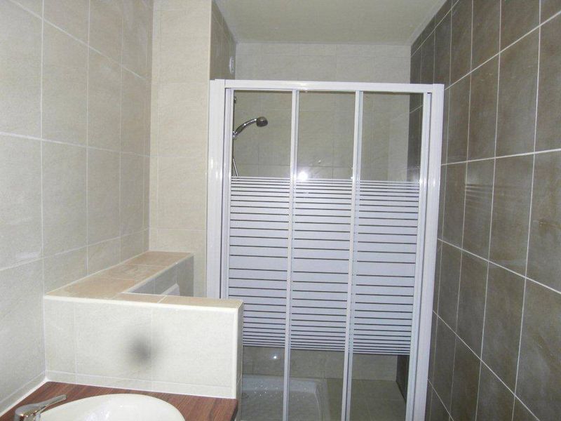 salle de douche A louer Secteur la Timone 13010 T1 de 27 m² avec terrasse