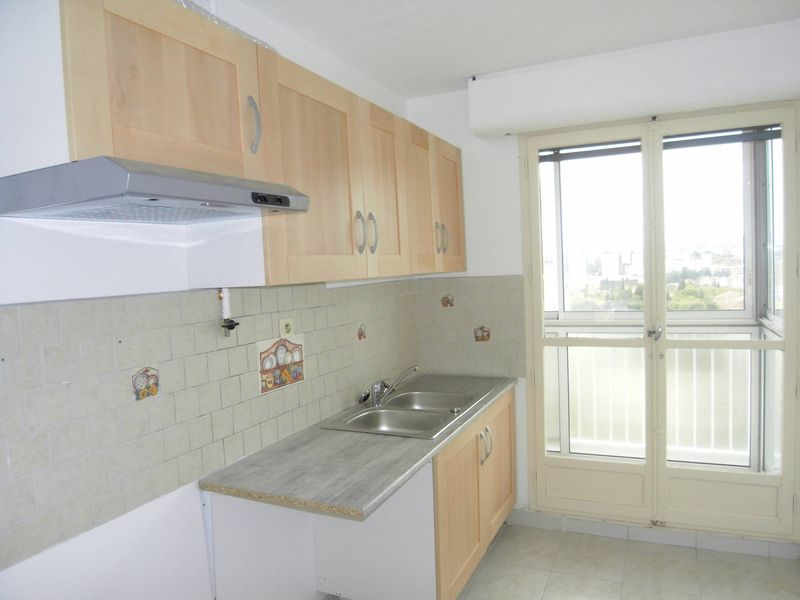 cuisine A la location Secteur Les Olives/La Rose 13013 Appartement de 3 pièces avec balcon