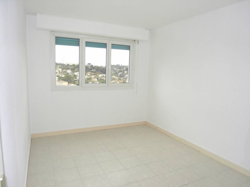 chambre 2 A la location Secteur Les Olives/La Rose 13013 Appartement de 3 pièces avec balcon