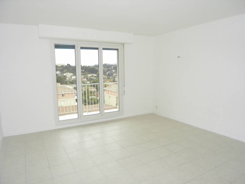 séjour A la location Secteur Les Olives/La Rose 13013 Appartement de 3 pièces avec balcon