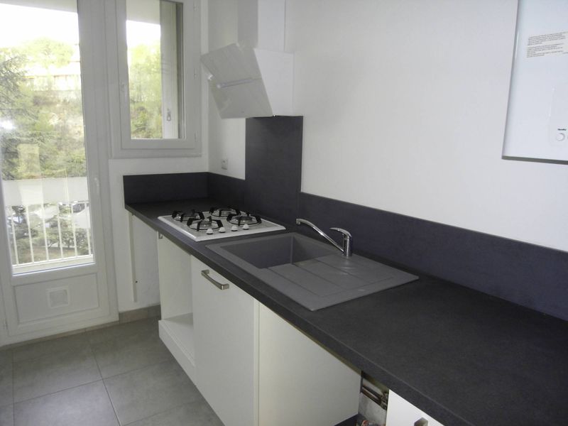Provencia gestion vous présente un bien à la location  Grand T3 74 m²  Balcons  Stationnement facile  13012 Marseille
