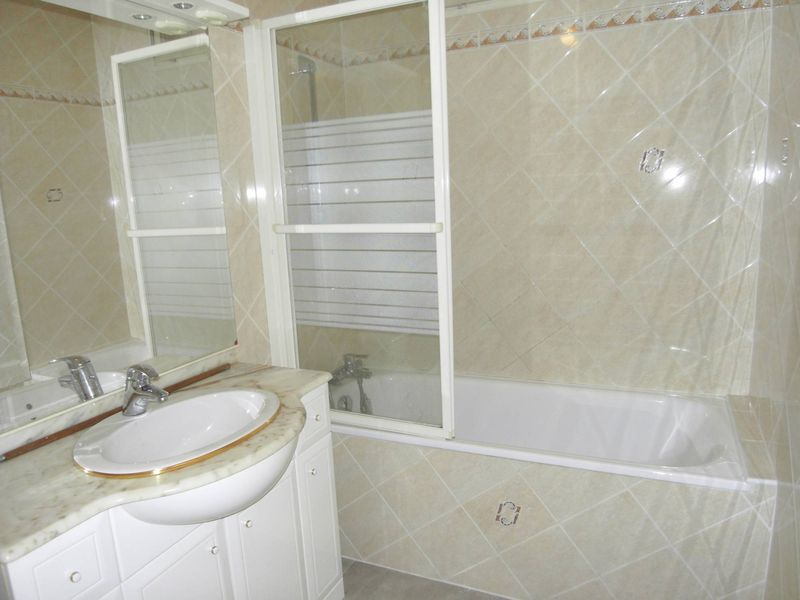 Provencia gestion vous présente un bien à la location  Grand T3 74 m²  Balcons  Stationnement facile  13012 Marseille