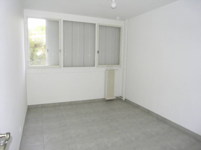 Provencia gestion vous présente un bien à la location  Grand T3 74 m²  Balcons  Stationnement facile  13012 Marseille