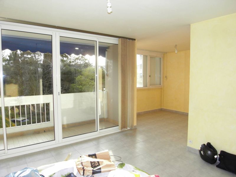 Provencia gestion vous présente un bien à la location  Grand T3 74 m²  Balcons  Stationnement facile  13012 Marseille