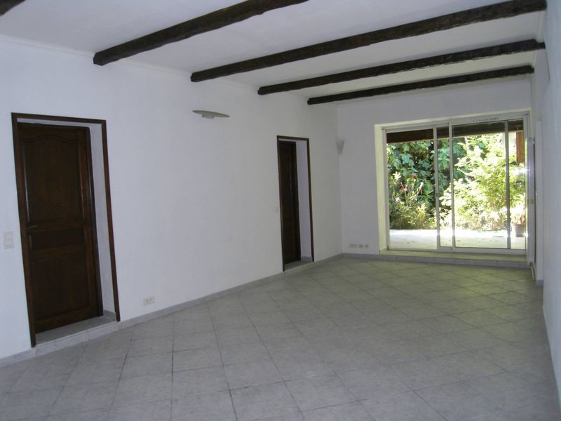 a louer appartement grand t2 en rez de jardin d'une villa 13012 Marseille