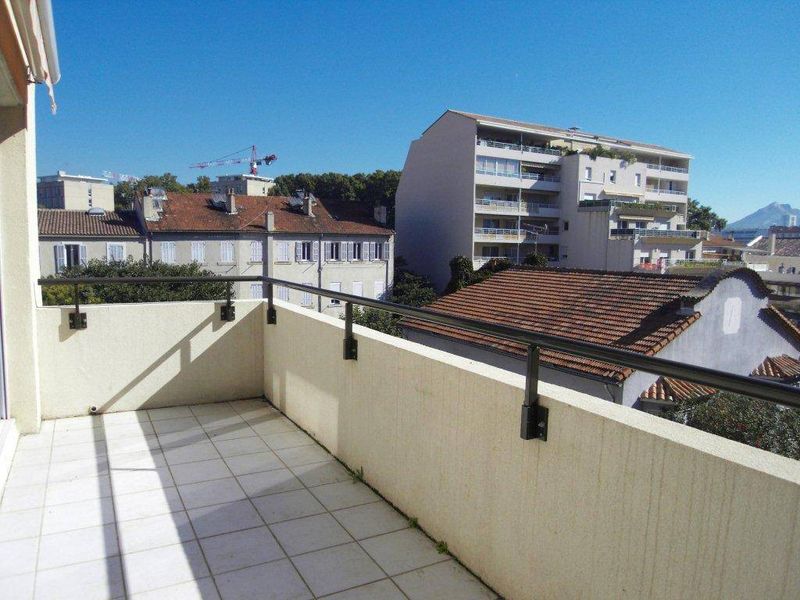 a louer appartement 3 pièces de 58 m& avec balcon de 10 m² sur le secteur du 10 ème arrondissement de Marseille
