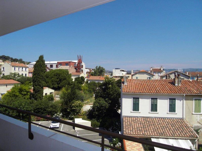 résidence Appartement t2 à louer à la Ciotat terrasse et garage