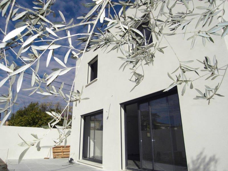 A louer villa type 5  de 111 m² (4 chambres) exposée Sud sur une parcelle de 250 m² avec terrasse de 70 m² Village de Beaumont 13012 Marseille