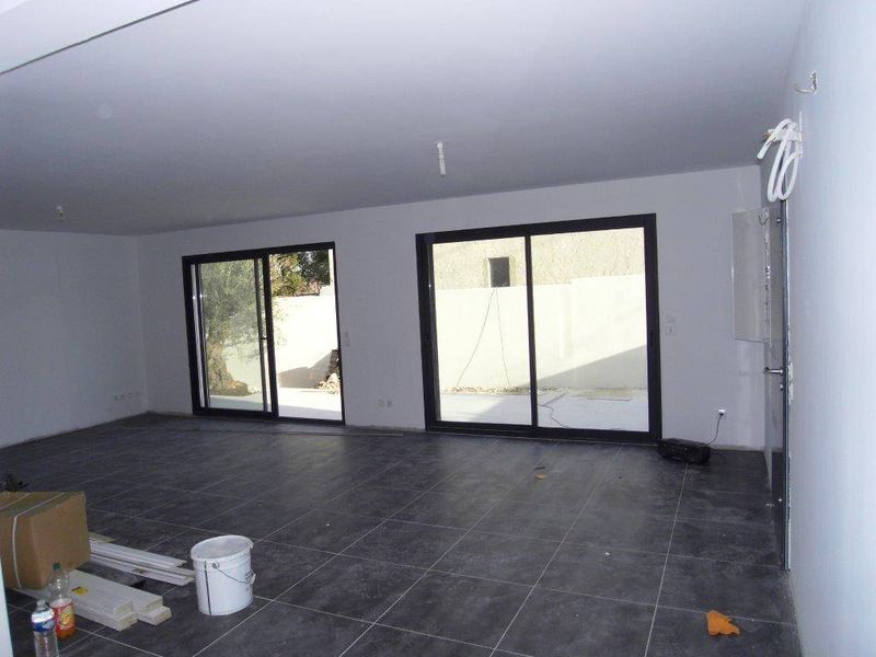 A louer villa type 5  de 111 m² (4 chambres) exposée Sud sur une parcelle de 250 m² avec terrasse de 70 m² Village de Beaumont 13012 Marseille