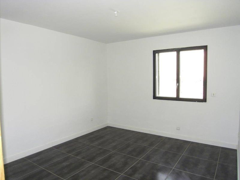 A louer villa type 5  de 111 m² (4 chambres) exposée Sud sur une parcelle de 250 m² avec terrasse de 70 m² Village de Beaumont 13012 Marseille