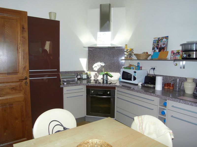 A la location secteur Gémenos 13420 Villa 5 pièces avec garage