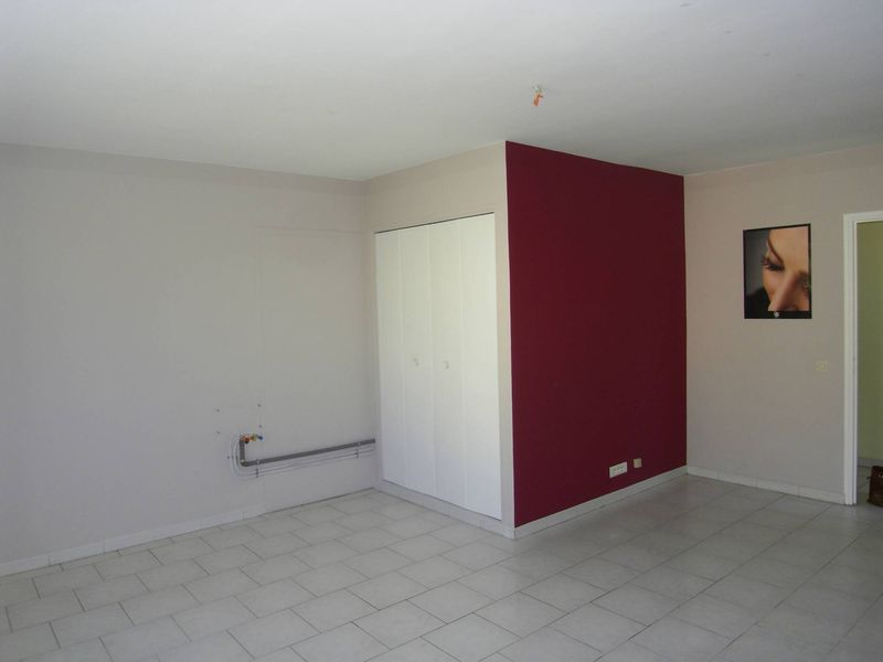 Bureau à louer à St Barnabé Marseille 13012