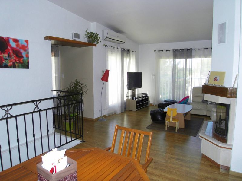 A la location secteur Gémenos 13420 Villa 5 pièces avec garage