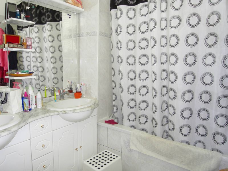 A la location secteur Gémenos 13420 Villa 5 pièces avec garage