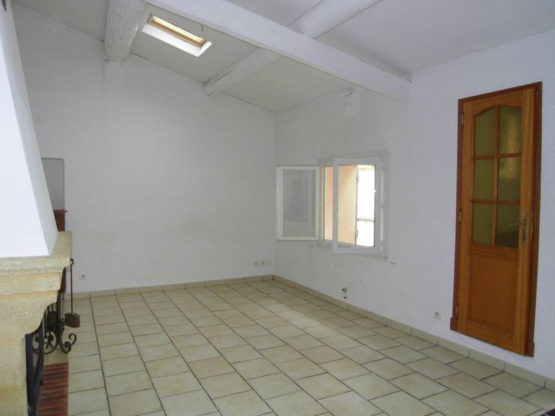 A Marseille 13013 les Olives, l'agence immobilière PROVENCIA présente à la location une maison de ville en R + 1 de 60,70 m² habitables.