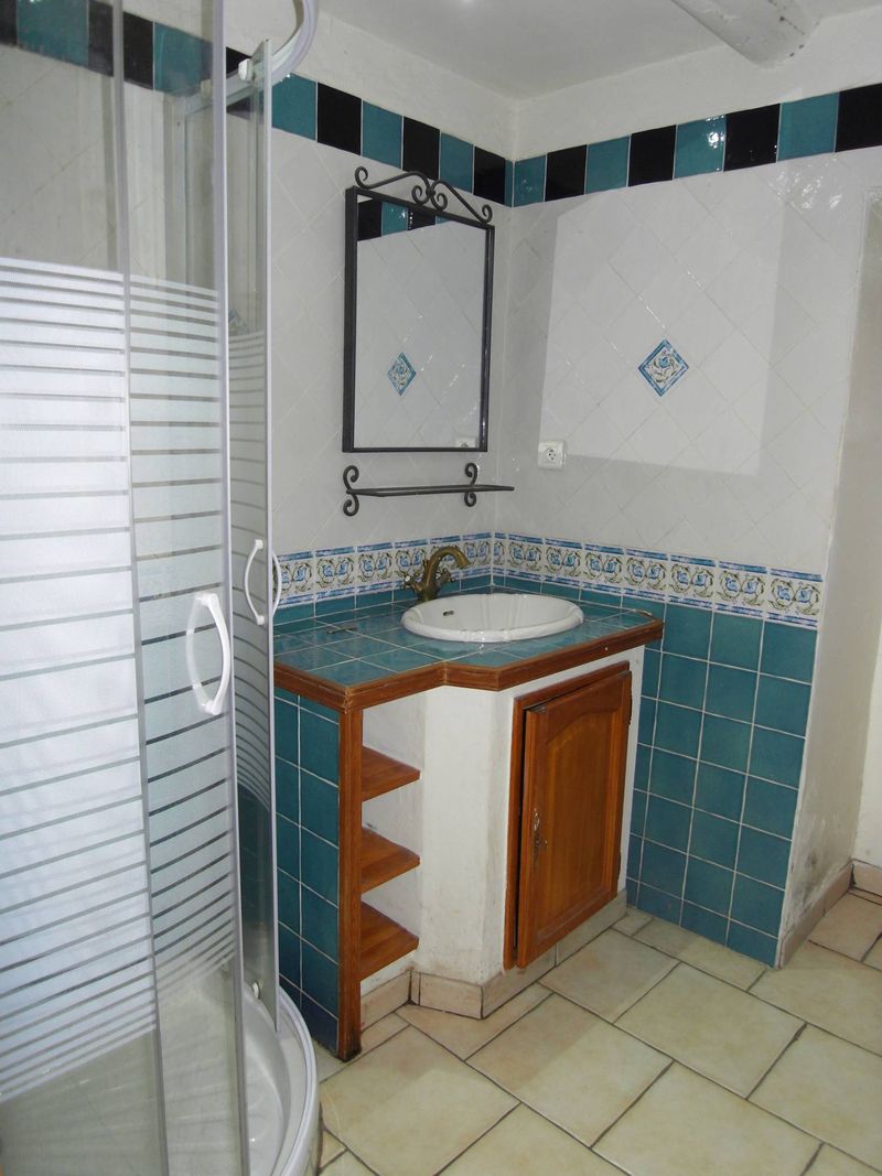 A Marseille 13013 les Olives, l'agence immobilière PROVENCIA présente à la location une maison de ville en R + 1 de 60,70 m² habitables.