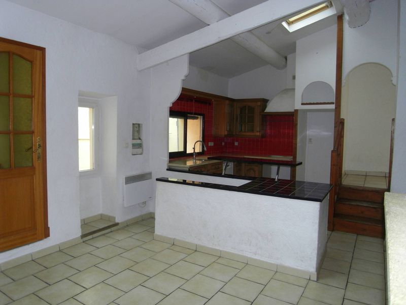 A Marseille 13013 les Olives, l'agence immobilière PROVENCIA présente à la location une maison de ville en R + 1 de 60,70 m² habitables.