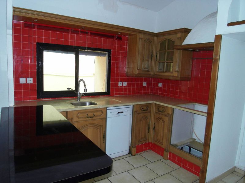 A Marseille 13013 les Olives, l'agence immobilière PROVENCIA présente à la location une maison de ville en R + 1 de 60,70 m² habitables.