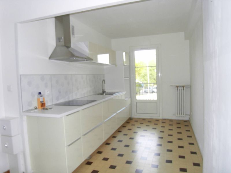 A la location 13012 Proche village de Saint Barnabé T3 avec 2 balcons et parking