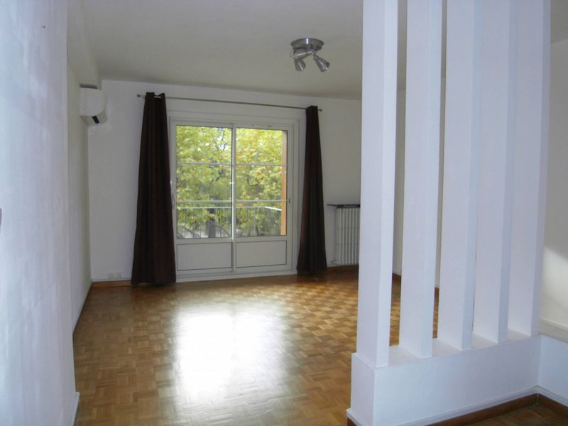 A la location 13012 Proche village de Saint Barnabé T3 avec 2 balcons et parking