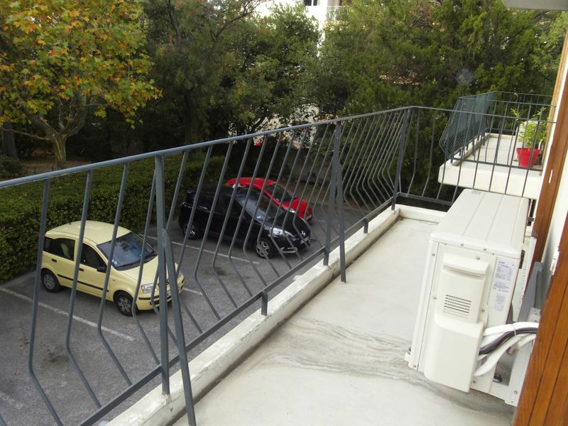 A la location 13012 Proche village de Saint Barnabé T3 avec 2 balcons et parking