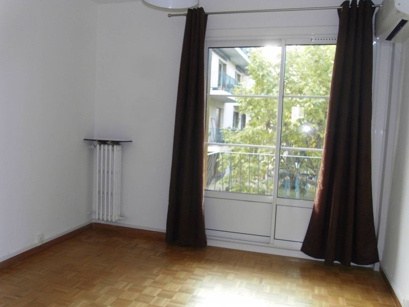 A la location 13012 Proche village de Saint Barnabé T3 avec 2 balcons et parking