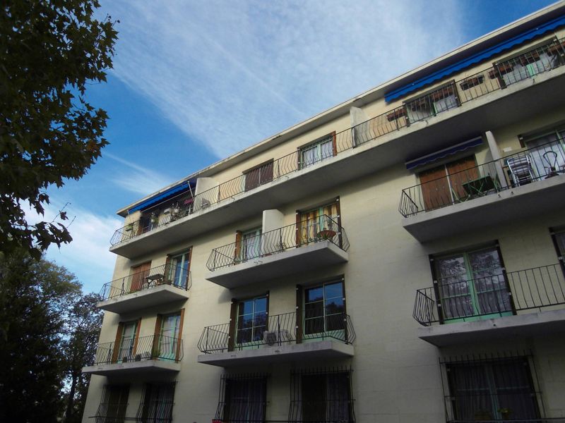 A la location 13012 Proche village de Saint Barnabé T3 avec 2 balcons et parking