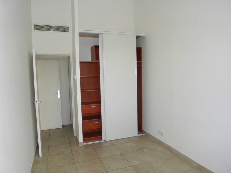 A louer appartement 3 pièces de 60 m² avec terrasse et place de parking privative Saint Barnabé village 13012 Marseille