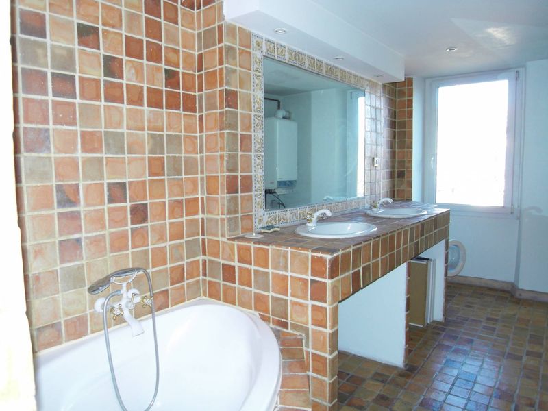 Appartement à louet 13006 Marseille grand T3