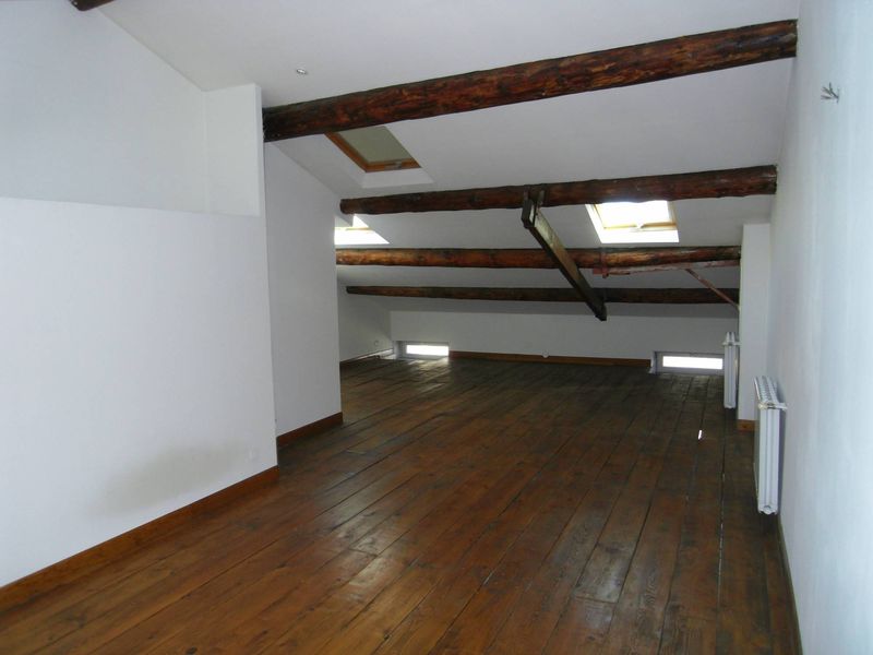 location d un appartement 3 pièces lumineux avec une belle vue dégagée