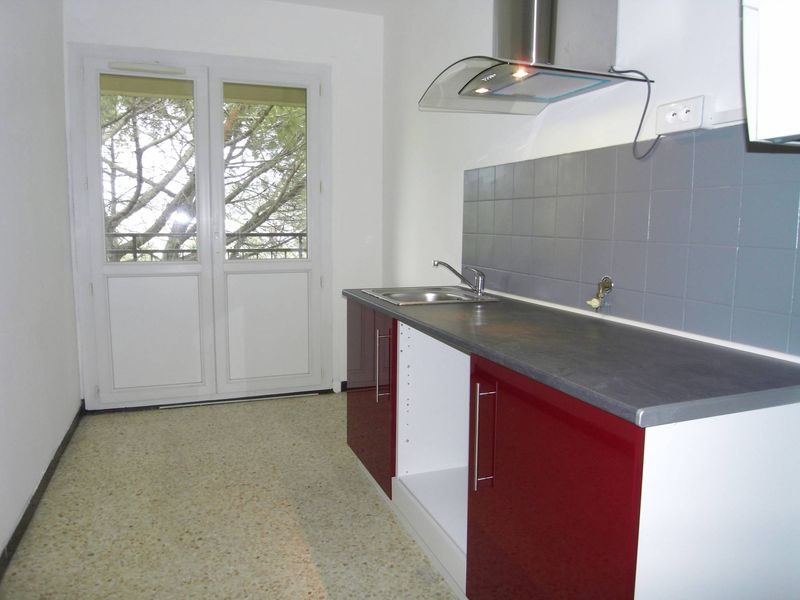 cuisine A louer appartement 2 pièces 45 m² en dernier étage avec stationnement facile dans la résidence 13100 Aix en Provence