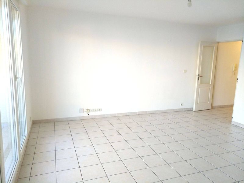 A louer Blancarde 13004 appartement 3 pièces de 60 m² avec terrasse et parking privatif