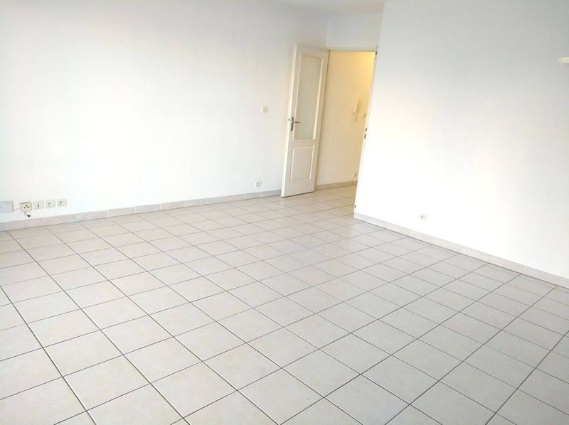 A louer Blancarde 13004 appartement 3 pièces de 60 m² avec terrasse et parking privatif