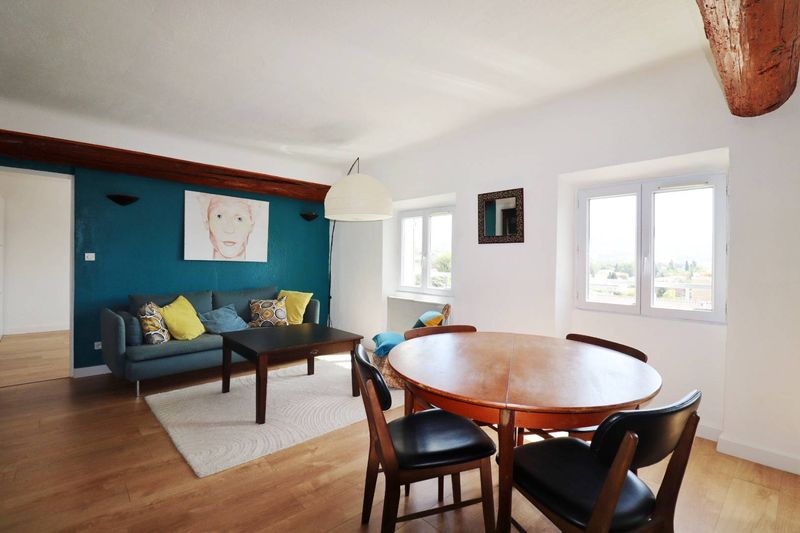 séjour A louer appartement 3 pièces meublé situé en plein cœur du village de Saint Barnabé 13012 Marseille