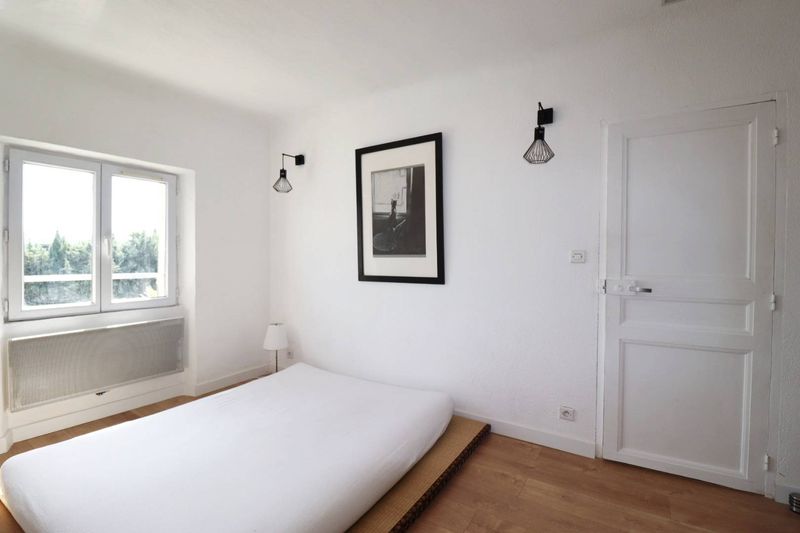chambre A louer appartement 3 pièces meublé situé en plein cœur du village de Saint Barnabé 13012 Marseille