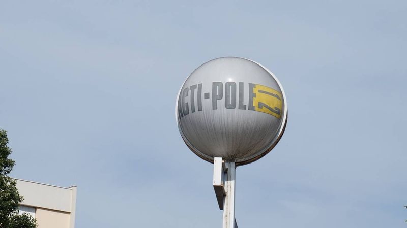 Le cabinet immobilier PROVENCIA présente à la location un espace bureau à Marseille Saint Barnabé/La Fourragère. Dans un immeuble de bureaux situé au centre d'une zone d'activité commerciale.