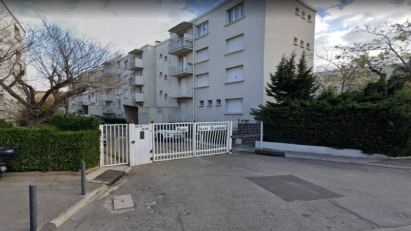 A louer  garage fermé proche village Saint Barnabé et place de Bois Luzy 13012 Marseille